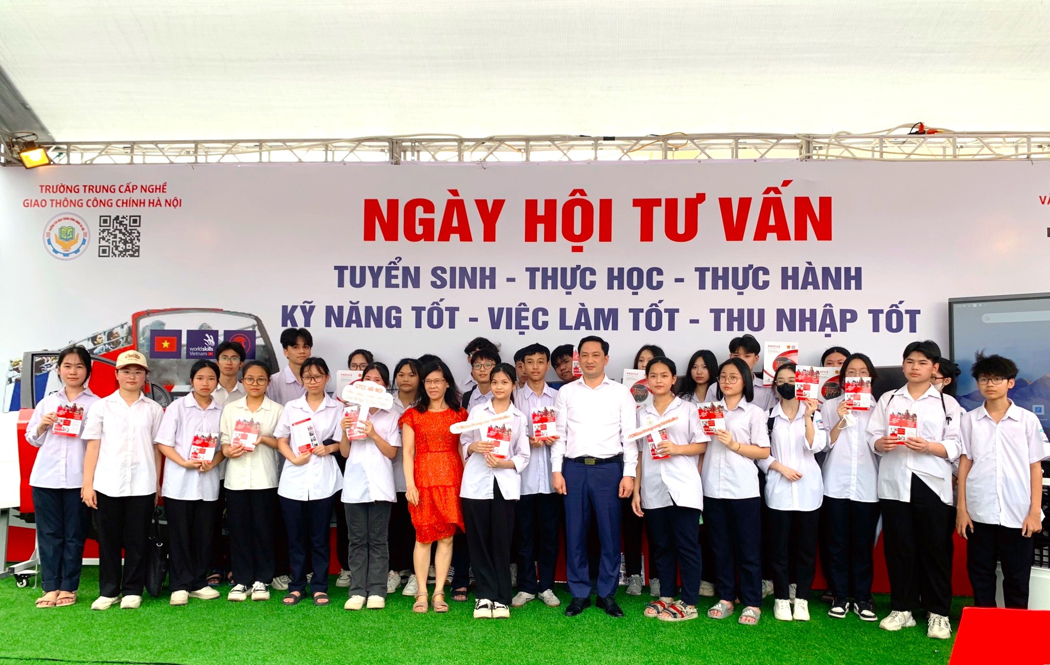 🎉 NGÀY HỘI GẮN KẾT GIÁO DỤC NGHỀ NGHIỆP THỦ ĐÔ VỚI THỊ TRƯỜNG LAO ĐỘNG 2024🎉